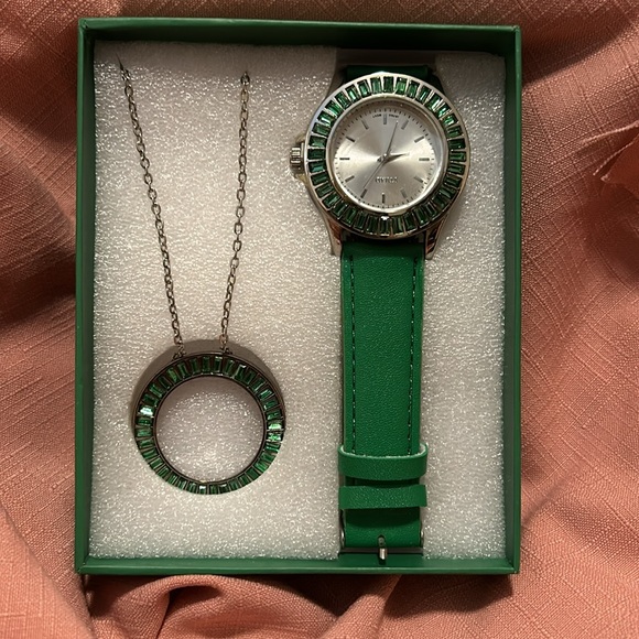 Women’s watches STRADA gift set watch and matching necklace rhinestone BRAND NEW - Picture 2 of 8